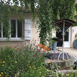 Le Gite Du Petit Renard: A Tranquil Gite With Pool Oradour-Saint-Genest Exterior photo