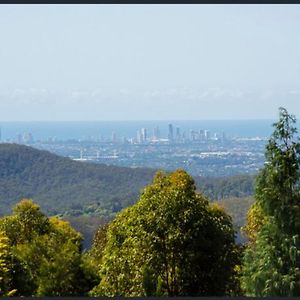 Spectacular Gold Coast Skyline Views Hotel Mount Tamborine Exterior photo