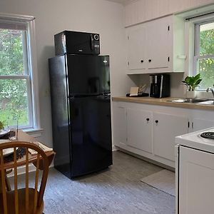 Cozy Studio, Minutes From Downtown. Quiet. Apartman South Burlington Exterior photo