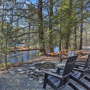 Shohola Waterfront Cabin With Deck, Grill And Fire Pit Villa Exterior photo