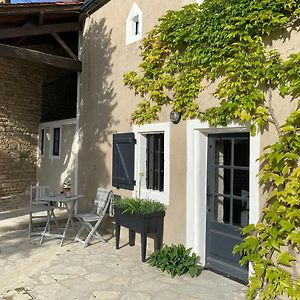 Gite Des Abeilles - Cosy, Rural & Tranquil With Shared Pool Apartman Chives Exterior photo