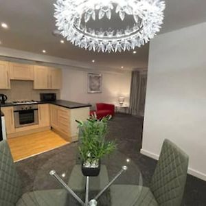 Moda Wigan 2 - Stylish 2 Bed In Central Wigan Apartman Exterior photo