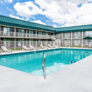 Red Roof Inn & Suites Dekalb Exterior photo