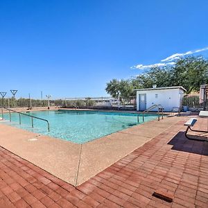 Eloy Desert Oasis With Courtyard And Pool Access! Apartman Exterior photo