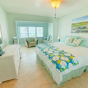 Gorgeous Ocean Views! Welcome To Bella Breeze! Beachfront 2Br 2Ba Apartman Sion Farm Exterior photo