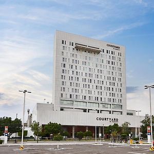 Courtyard By Marriott Leon At The Poliforum Hotel Exterior photo