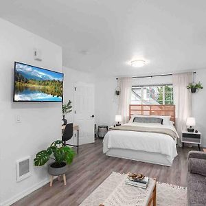 Private Newly Renovated Studio W Private Parking! Apartman Portland Exterior photo