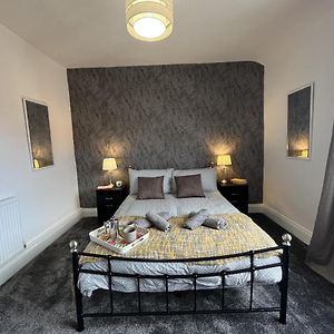 Modernised Central Wigan Townhouse Sleeps Up To 6 Apartman Exterior photo