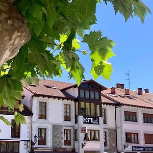 Hostal La Serna Hotel Potes Exterior photo