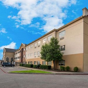 Quality Inn & Suites Waco Exterior photo