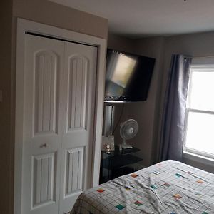 Private Room Air Bnb Peterborough Exterior photo