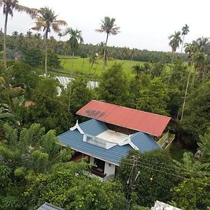 Dragster Homes Kizhake Chālakudi Exterior photo