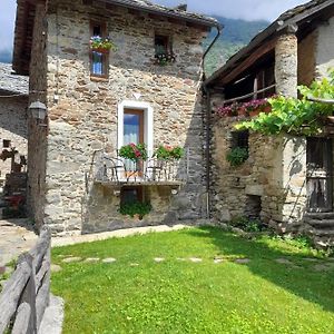 Bed & Breakfast La Crotta Panzió Pont-Saint-Martin Exterior photo