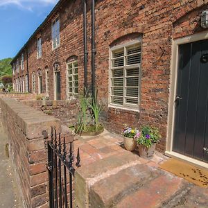 Number 6 Villa Telford Exterior photo