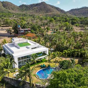 Villa Capri By Stayvista - Featuring A Swimming Pool, Mountain View, Snooker Table, And A Relaxing Jacuzzi Alibág Exterior photo