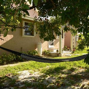 Cottage By Jubilee Freeport Exterior photo