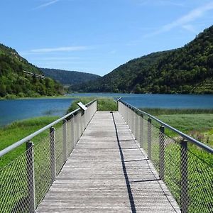 Charmant T3 A 5Mn A Pieds Du Lac De Nantua Apartman Exterior photo