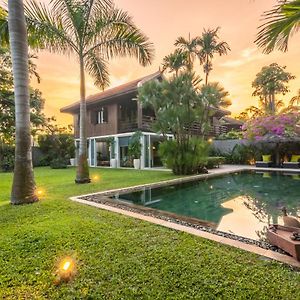 Villa Serey- Private Luxury Cambodian Style 4 Bed Pool Villa Sziemreap Exterior photo