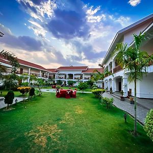 Hotel Earth Light Sauraha Csitvan Exterior photo