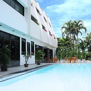 Bangsaen Villa Hotel Exterior photo
