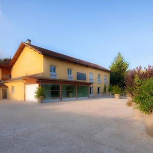 Domaine Chloe Du Lac Apartman Montferrat  Exterior photo