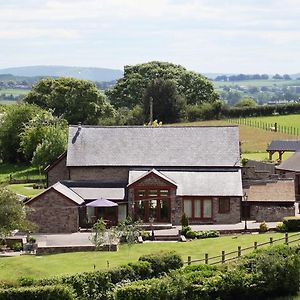 Great Park Barn Panzió Abergavenny Exterior photo