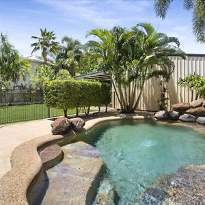 Family Oasis For Christmas In Townsville Exterior photo