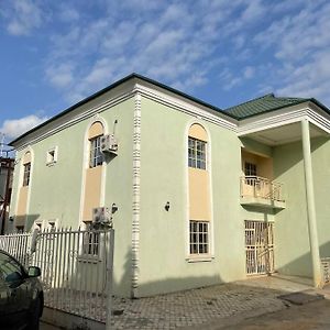 Spacious & Affordable 3 Bedroom Abuja Exterior photo