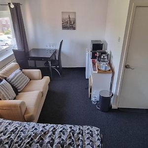 Spacious Room With Kichenet Rotherham Exterior photo