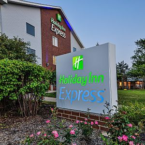 Holiday Inn Express Chicago Northwest-Vernon Hills, An Ihg Hotel Exterior photo