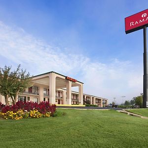 Ramada By Wyndham Pelham Hotel Exterior photo