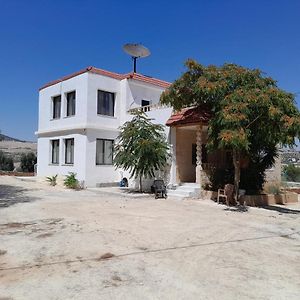 Vila Boaba Grsh Alromanih Alshmalih Dzseras Exterior photo