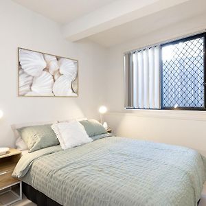 Super Host! 2 Bedrooms, Restaurants & Train Brisbane Exterior photo