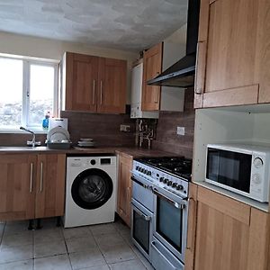 Cheerful 2 Bed House Free Parking Nearby Park Apartman Aberdare Exterior photo