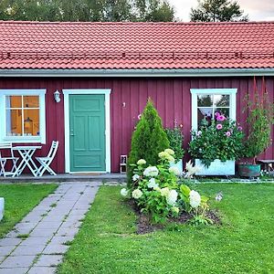 Cabin Located In A Traditionally Swedish Setting! Apartman Umeå Exterior photo