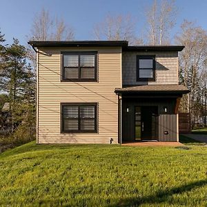 Mt Uniacke Lakeside Oasis With Hot Tub Mount Uniacke Exterior photo