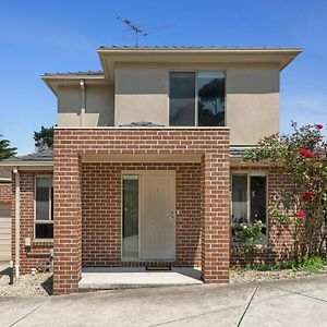 Airport West Stunner Villa Melbourne Exterior photo