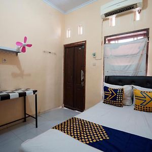 Spot On 92475 Rc Homestay Syariah Banyuwangi  Exterior photo