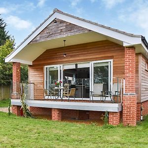 Chestnut Lodge Old Buckenham Exterior photo