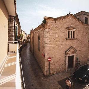 Le Dimore Degli Artisti Vico Mercatello Hotel Venosa Exterior photo