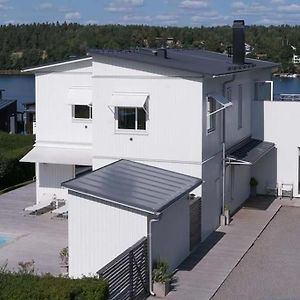 Water Facing Villa With Pool & Sauna Lidingö Exterior photo