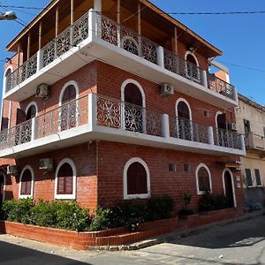 Lindsey House Apartman Saint-Louis Exterior photo