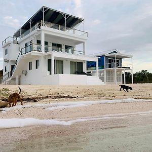 Villas Secreta Beachfront Resort San Pedro  Exterior photo