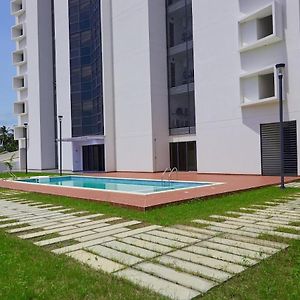 Luxurious Penthouse With Luxurious Pool Apartman Sekondi-Takoradi Exterior photo