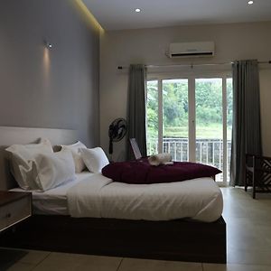 Stayberries Hornbill Villa Athirapalli Exterior photo