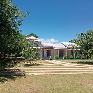 Kumbuk Sewana Villa Anuradhapura Exterior photo