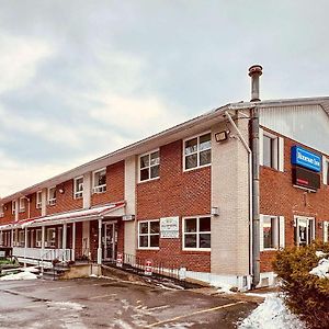 Rodeway Inn Woodstock Exterior photo