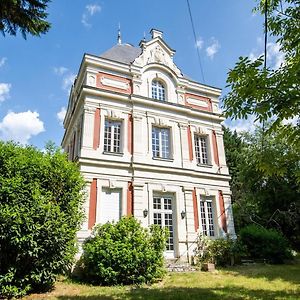 Castle Life At Saint-Benoit-La-Foret Hotel Exterior photo