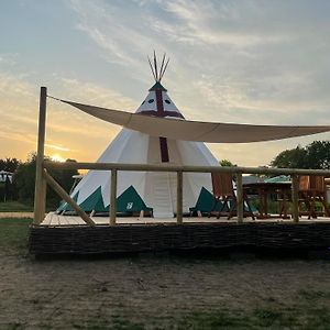 Tipi Blackfoot Belau Exterior photo