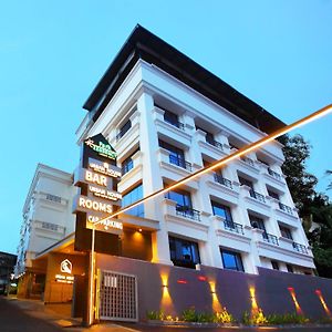 Park Residency Hotel Kochi Exterior photo